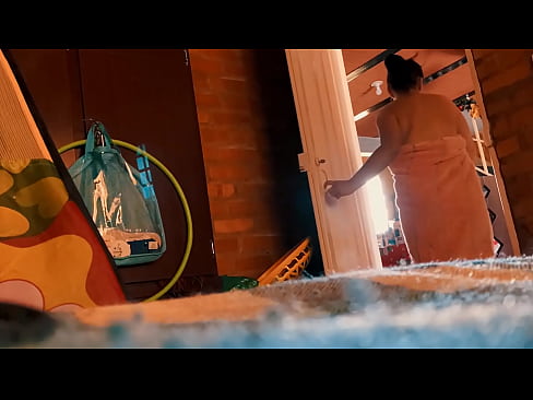 ❤️ Мой дядя следует за мной в душ, он трахает меня, пока я принимаю душ. Порно видео у нас ❌️❤